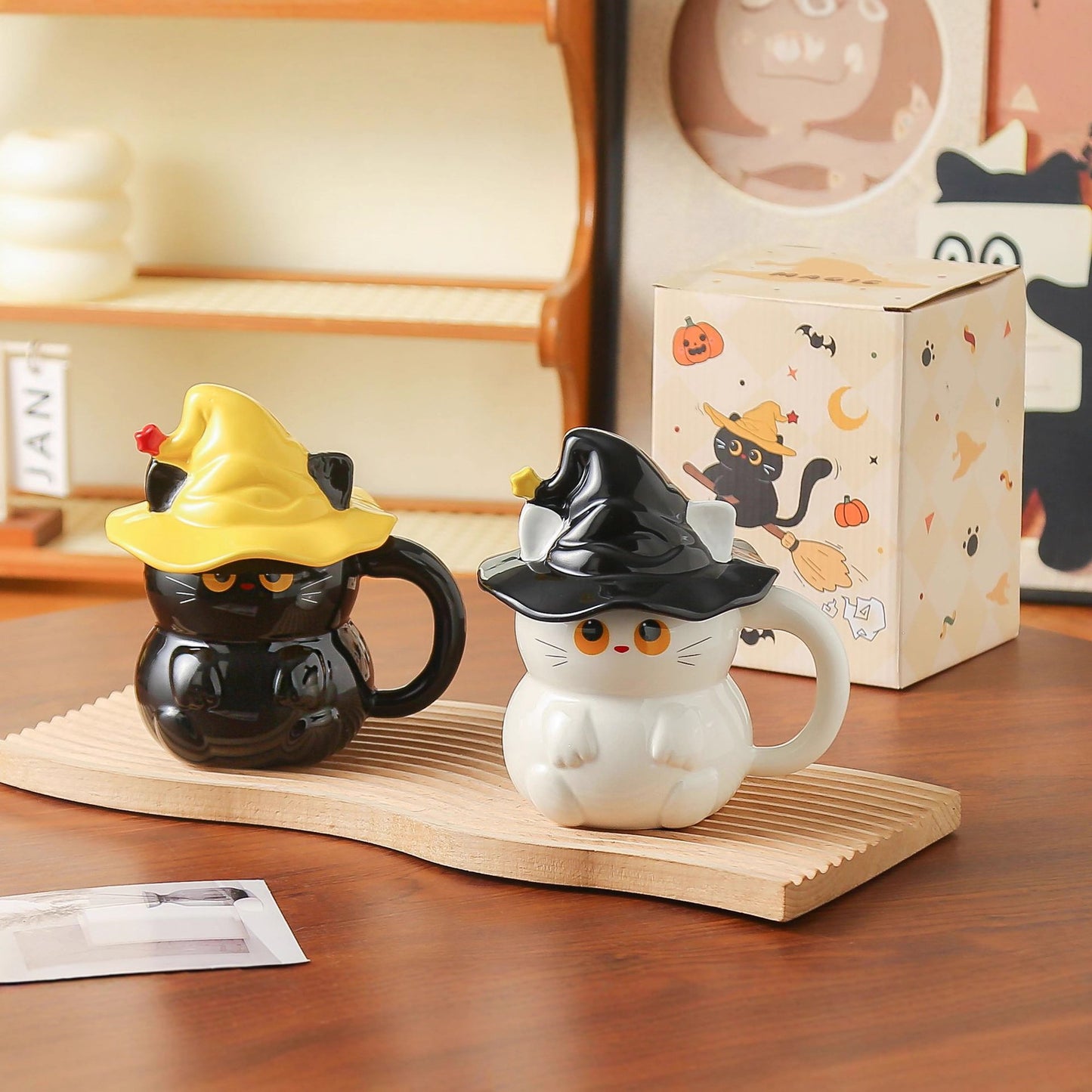 魔法の帽子をかぶった猫マグカップ（2色・500ml・蓋付き）